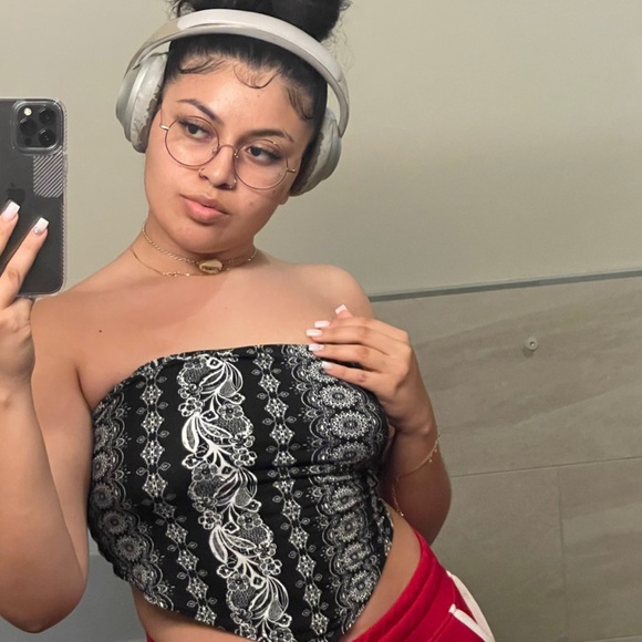 Meet your Posher, Kayla - Picture 3 of 16